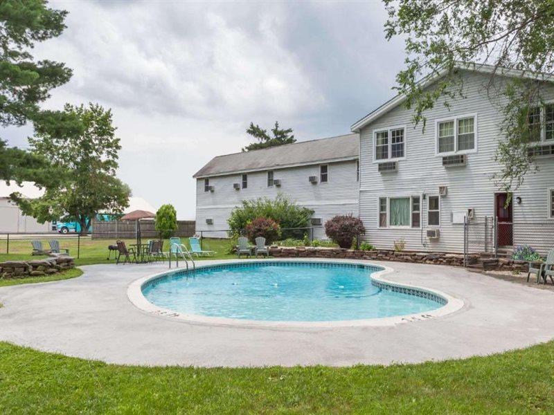 Travelodge By Wyndham Great Barrington Berkshires Exterior photo