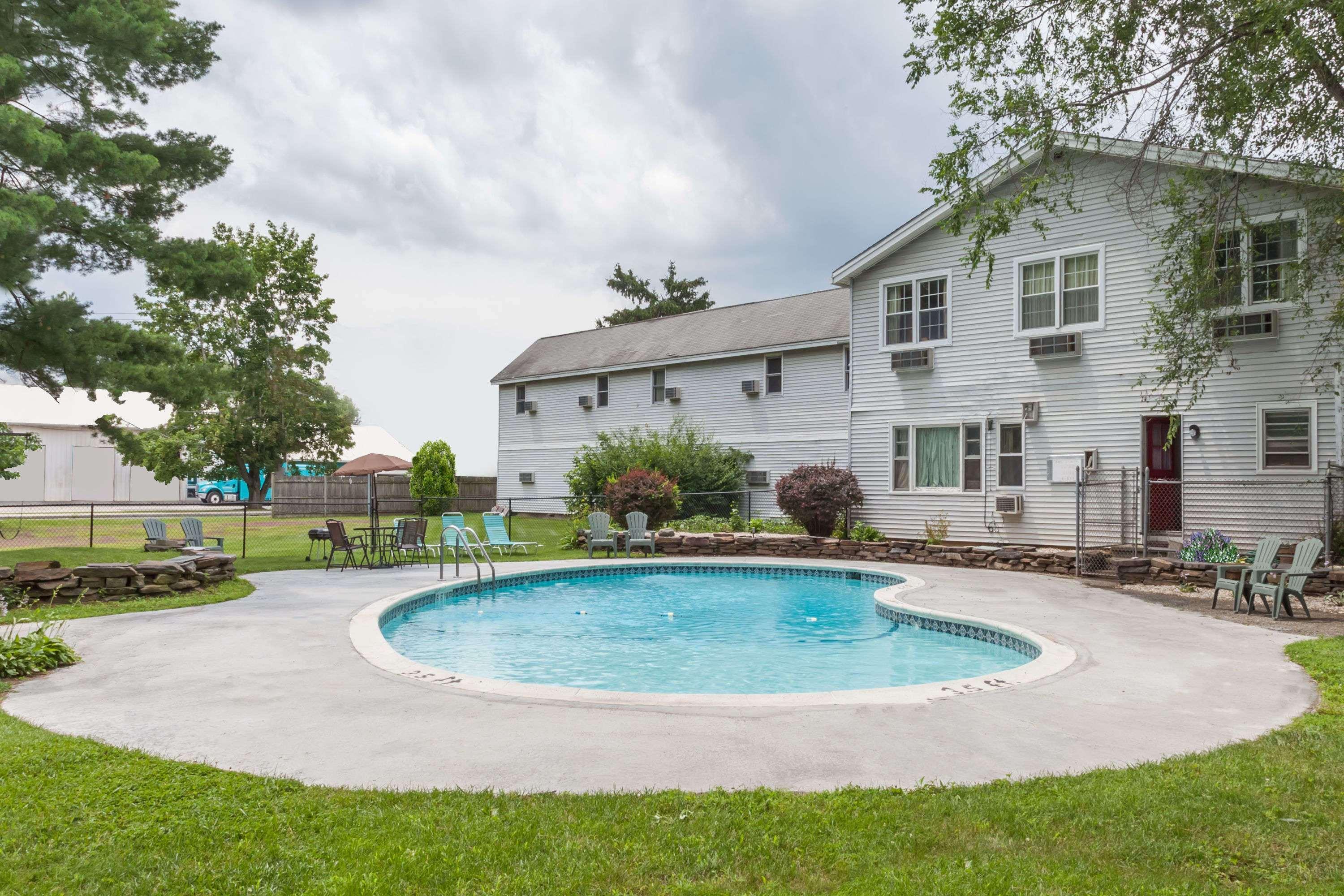 Travelodge By Wyndham Great Barrington Berkshires Exterior photo