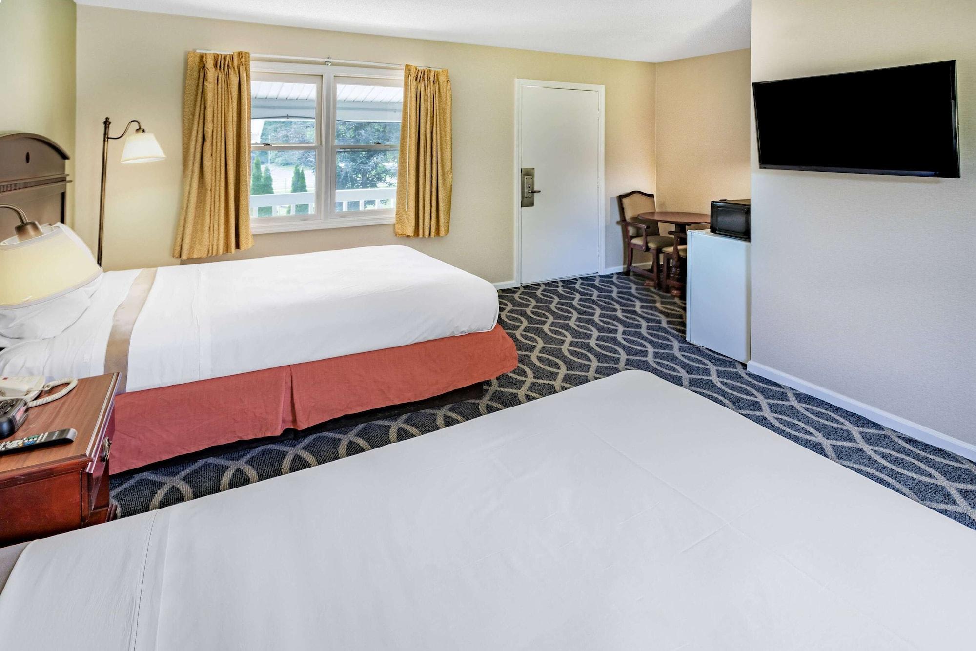 Travelodge By Wyndham Great Barrington Berkshires Exterior photo