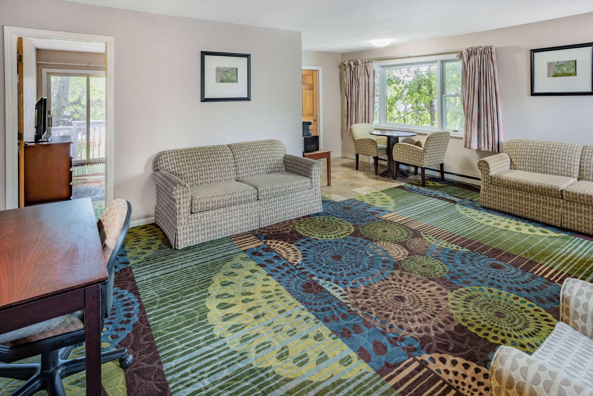 Travelodge By Wyndham Great Barrington Berkshires Exterior photo